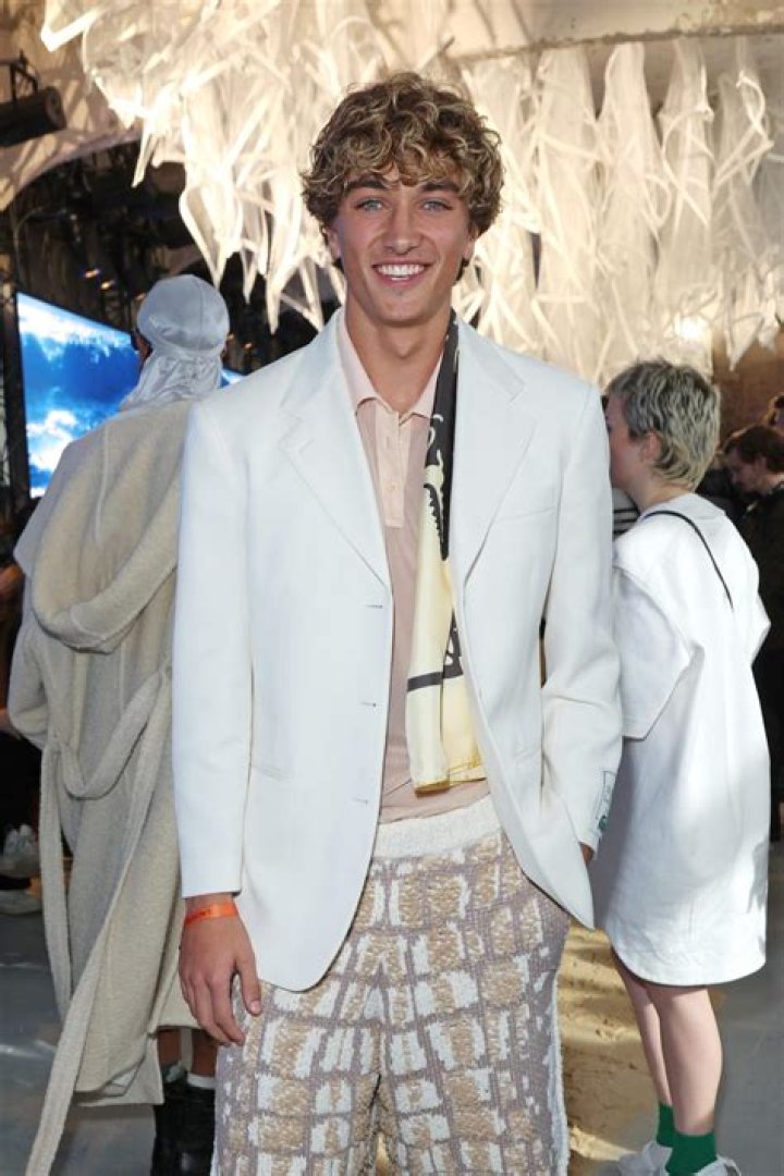 Milan Cheek: The Rising Star in the World of Fashion